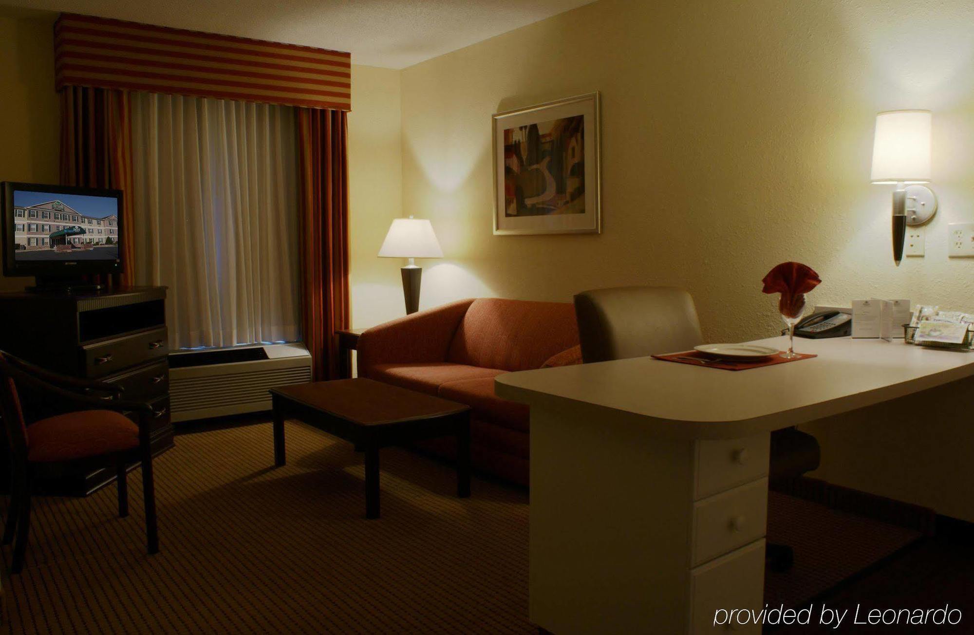Intown Suites Extended Stay Anderson Sc - Clemson University Room photo